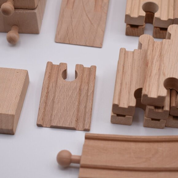 Lot of 45 Wooden Trains Tracks Ascending Descending Curved Connectors Straight - Picture 10 of 15